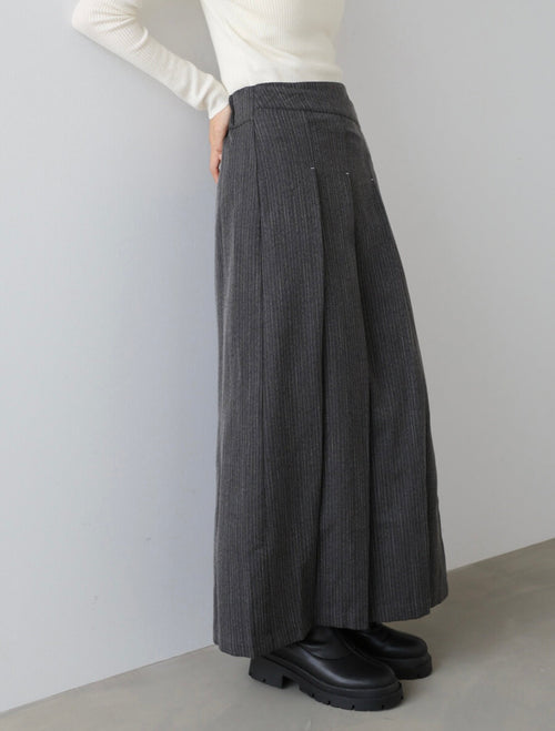 Bab Pinstripe Pleated Skirt with Diagonal Buttons M.Mood Minimal