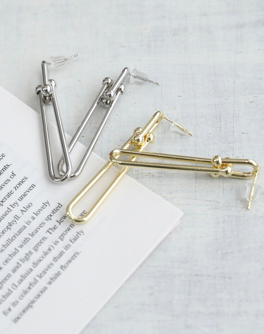U-Chain Long Pierced Earrings